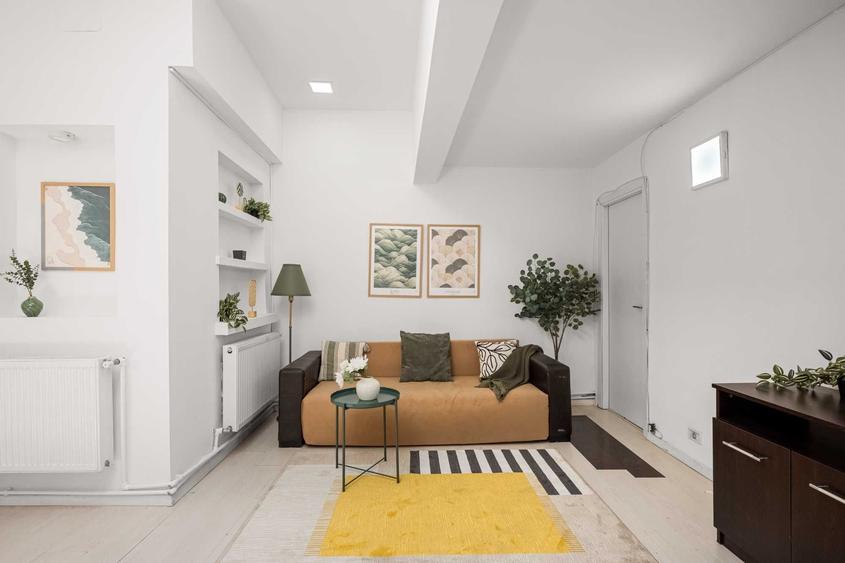 Apartament cu 4 camere semidecomandat în Obor