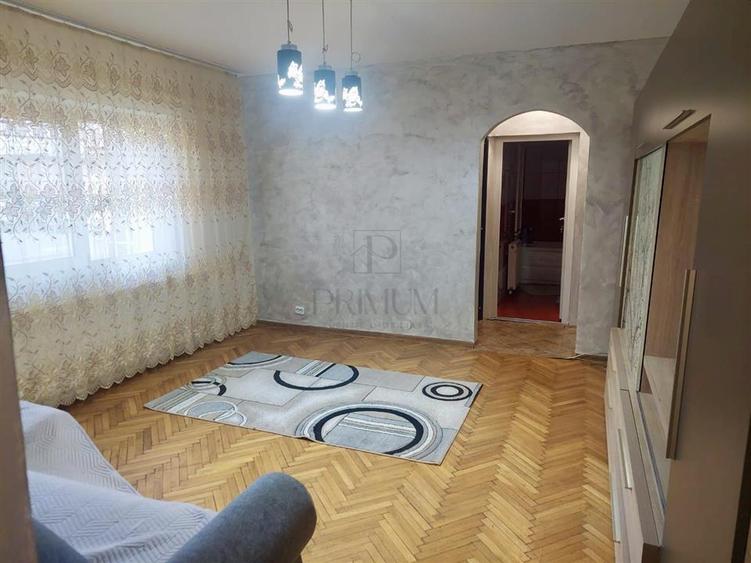 Apartament cu 2 camere semidecomandat, mobilat în Aradului