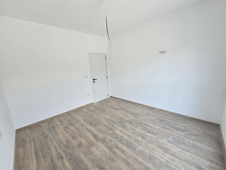 Apartament cu 2 camere decomandat în Girocului
