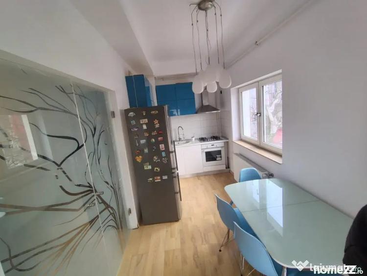 Apartament cu 3 camere semidecomandat în Ultracentral
