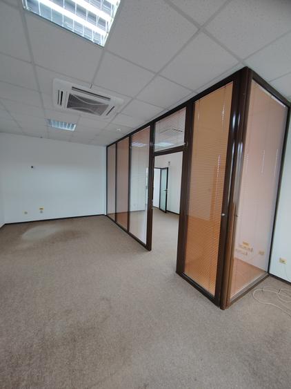 Casă individuală cu 10 camere cu Teren 400 Mp în Barbu Văcărescu