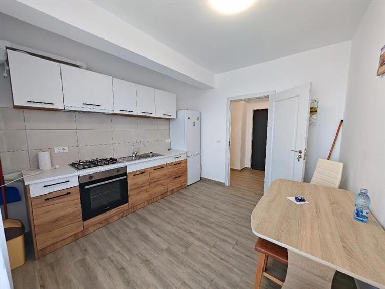 Apartament cu 2 camere decomandat, mobilat în Cristian