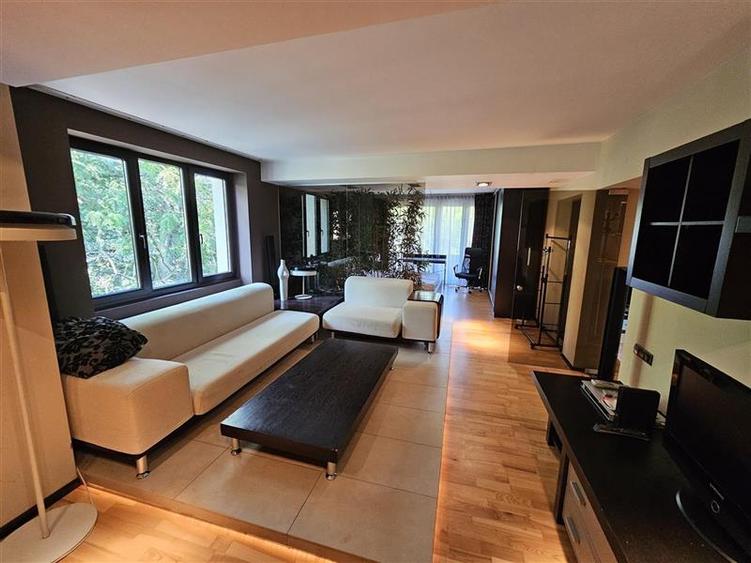 Apartament cu 2 camere semidecomandat, mobilat în Central