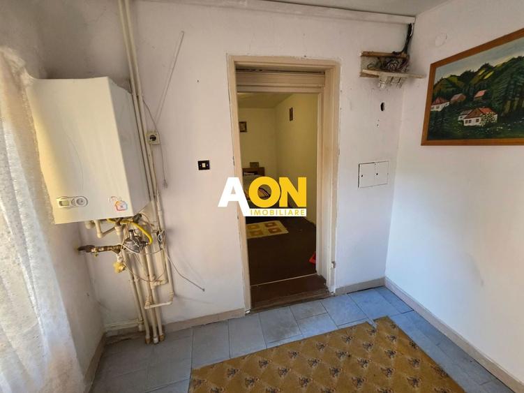 Casă individuală cu 8 camere cu Canalizare în Central