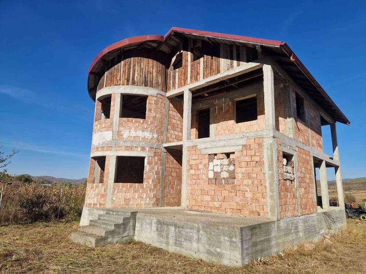 Casă cu 4 camere în Poiana