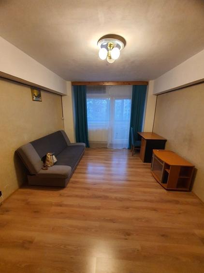 Apartament cu 2 camere semidecomandat în Runcu