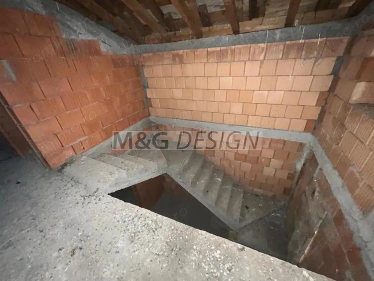 Casă cu 6 camere cu Teren 1325 Mp în Uliuc