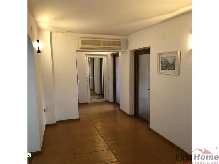 Apartament cu 3 camere decomandat, mobilat în Central