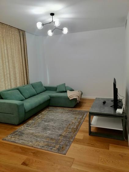 Apartament cu 2 camere semidecomandat în P-ta Presei Libere