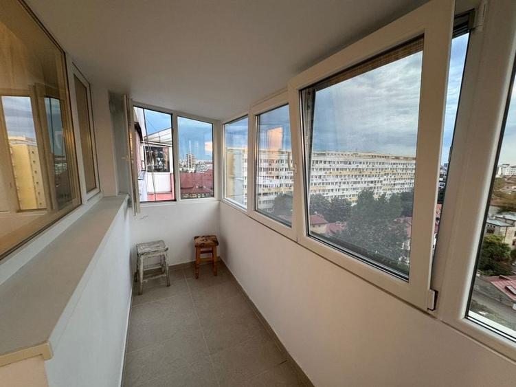 Apartament cu 3 camere în Mihai Bravu