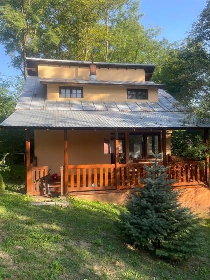 Casă individuală cu 5 camere cu Teren 1000 Mp în Drăgăneasa