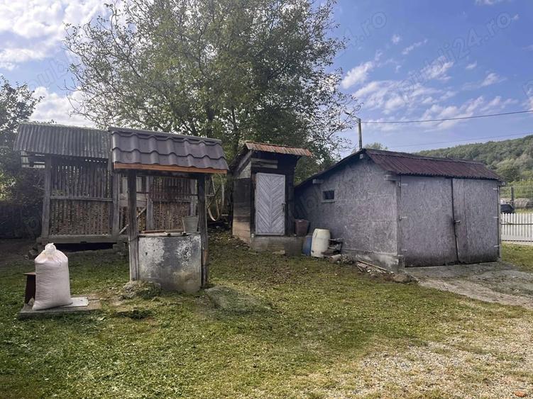 Casă cu 2 camere cu Teren 2200 Mp în Domnin