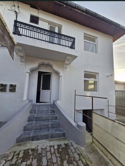 Casă cu 3 camere în Central