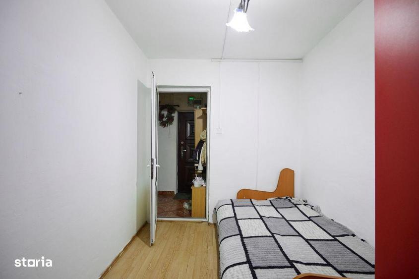 Apartament cu 3 camere semidecomandat în Trivale