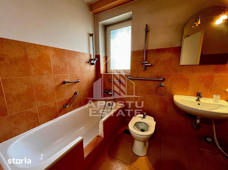 Apartament cu 4 camere semidecomandat în Take Ionescu