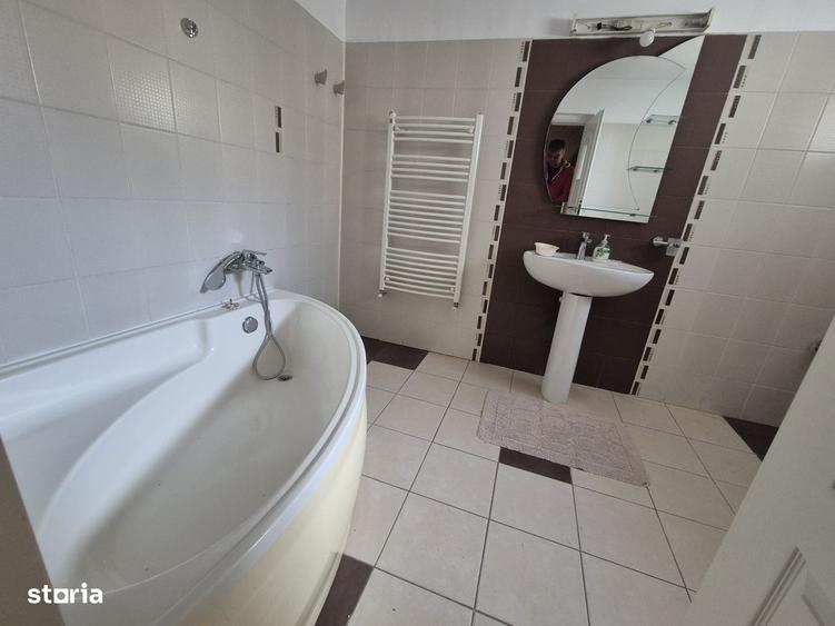 Casă cu 3 camere cu Teren 337 Mp în Central