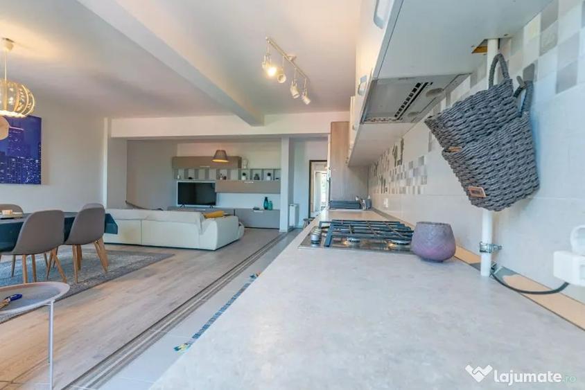 Apartament cu 3 camere decomandat în Central