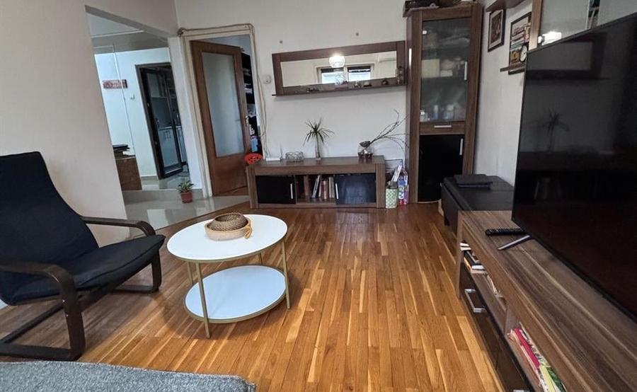 Apartament cu 2 camere decomandat în Văcăresti