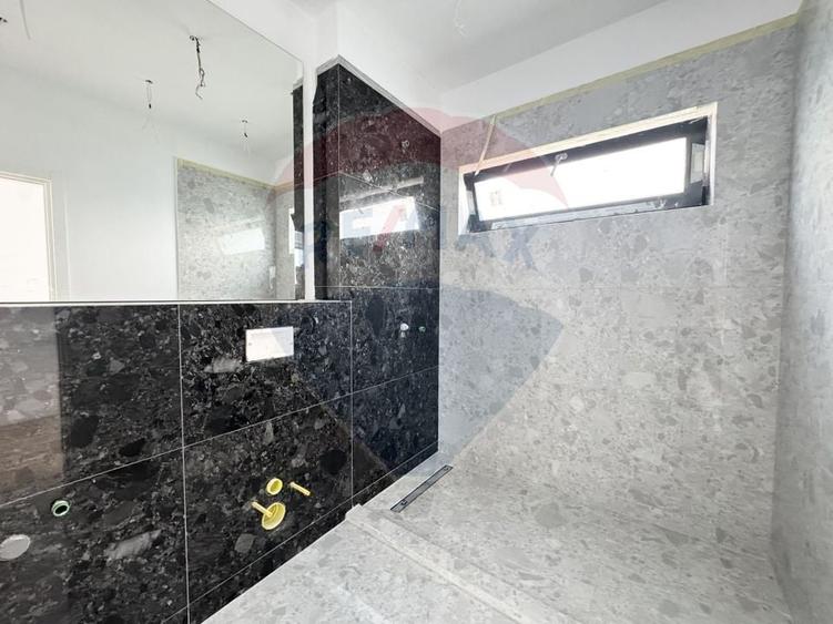 Casă individuală cu 4 camere cu Teren 446.92001342773 Mp în Tamași
