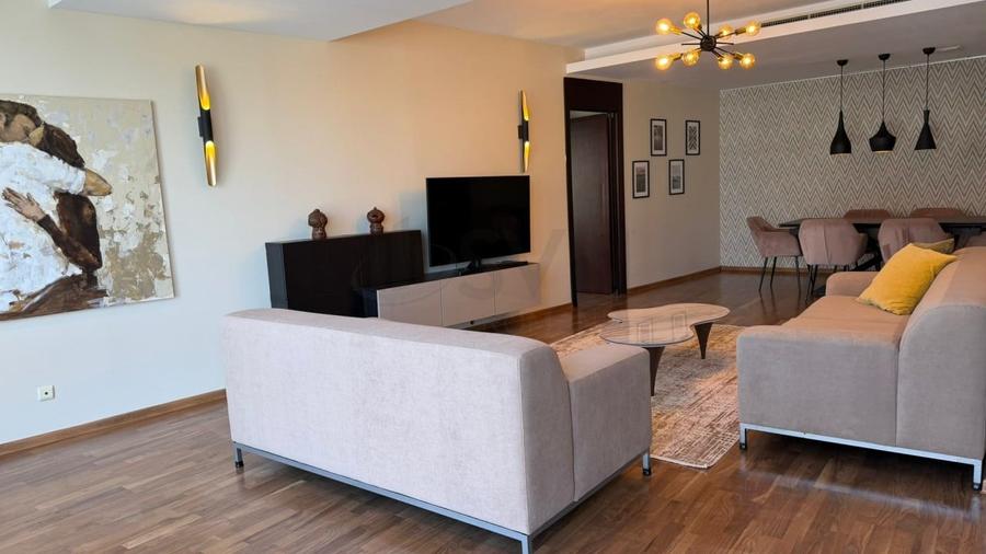 Apartament cu 3 camere semidecomandat, mobilat în Iancu Nicolae