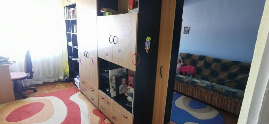 Apartament cu 3 camere decomandat în Exterior Vest