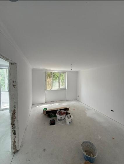 Apartament cu 3 camere semidecomandat în Ultracentral