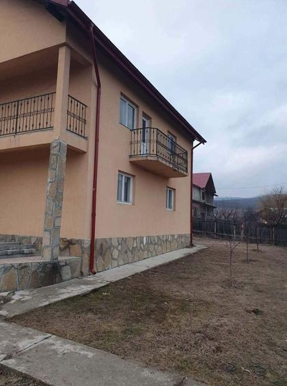 Casă cu 4 camere în Pârcovaci