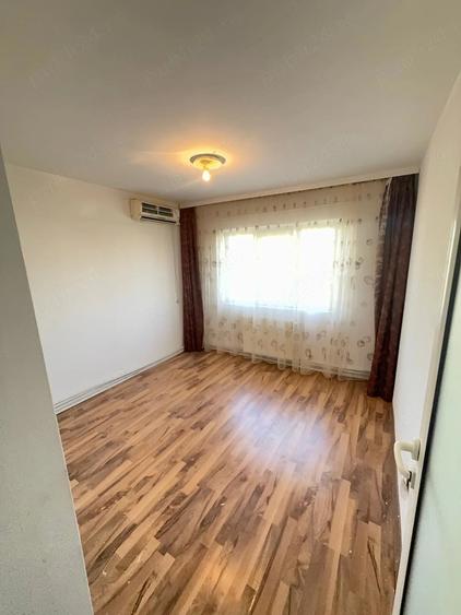 Apartament cu 3 camere decomandat în Micro 16