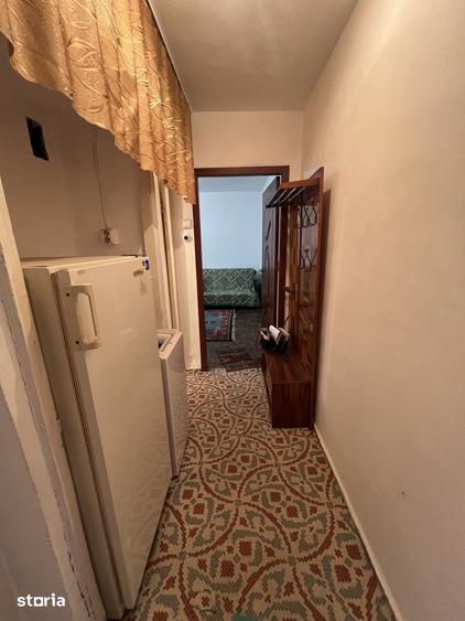Apartament cu 2 camere semidecomandat în Craiovița Nouă