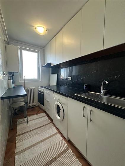 Apartament cu 3 camere semidecomandat, mobilat în Podu Roș