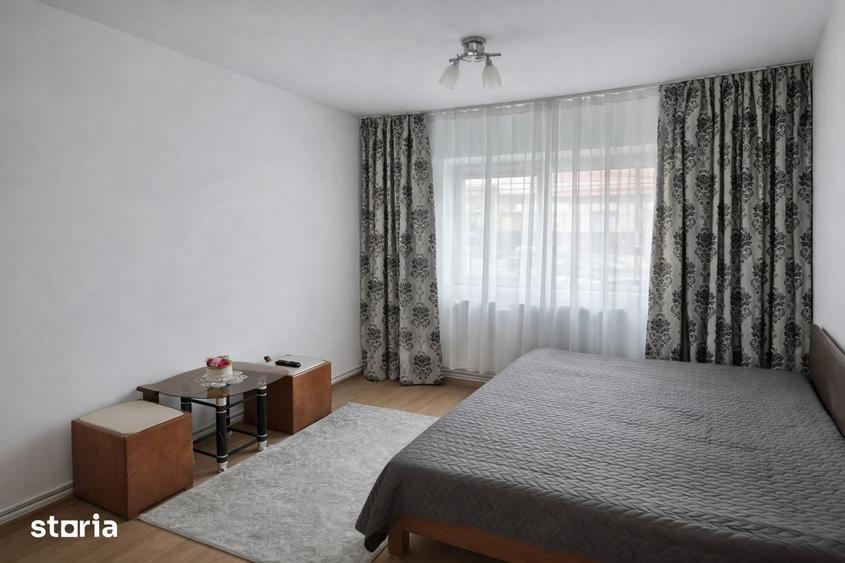Apartament cu 3 camere decomandat, mobilat în Între Lacuri