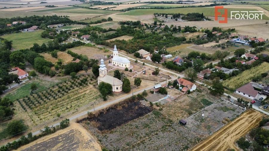 Casă cu 4 camere cu Teren 2208 Mp în Folea