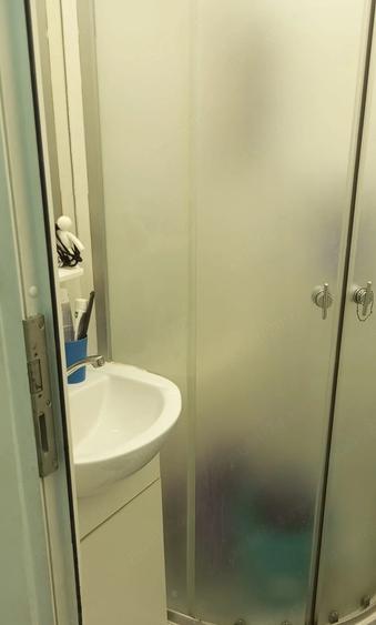 Apartament cu 2 camere nedecomandat în Tractorul