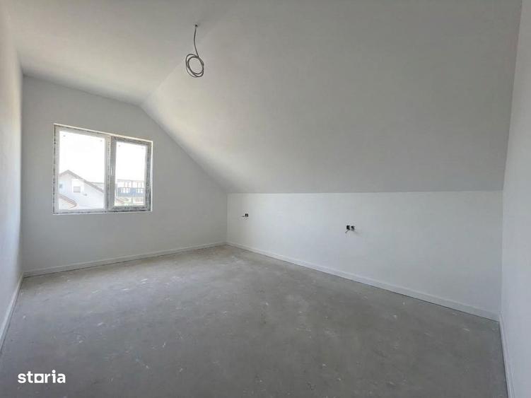 Casă cu 4 camere cu Teren 230 Mp în Lumina