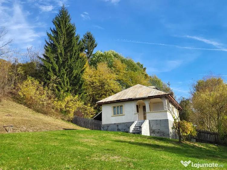 Casa de vacan?a sau locuit cu priveli?te superba Iedera de Jos, str. Silistea - 3