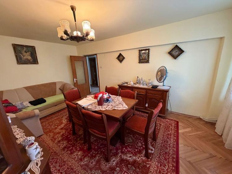Apartament cu 3 camere decomandat în Central
