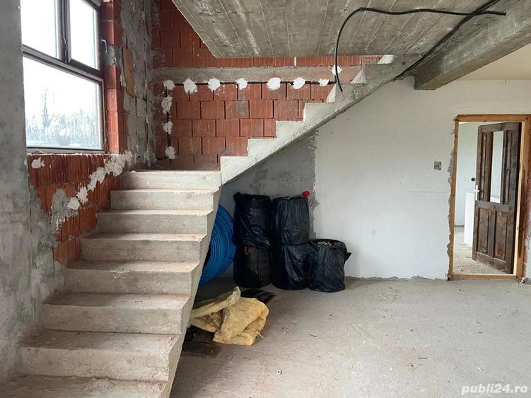 Vand Casa ?i Teren in Raturile Medie?ului - 7