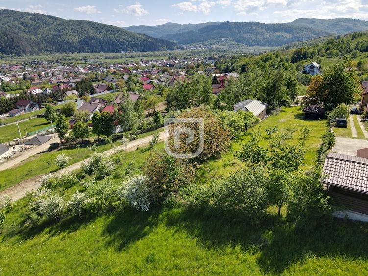 Casa bătrânească cu foișor și teren - 7