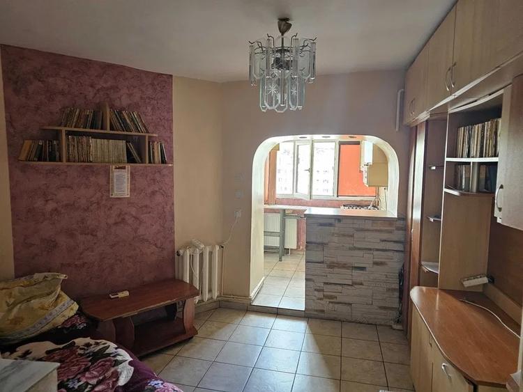 Apartament cu 2 camere, decomandat, zona Zimbru - 1