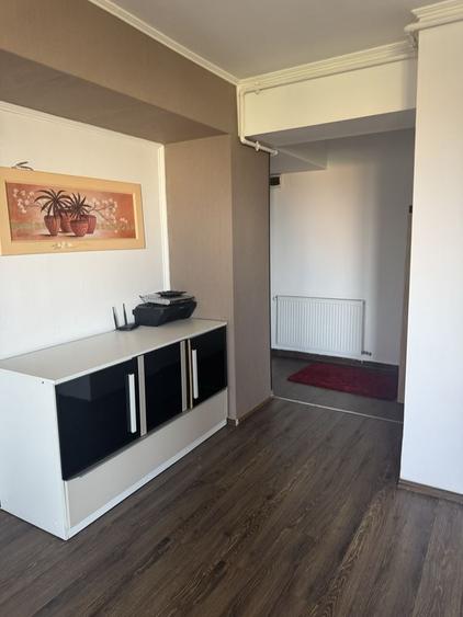 Apartament cu 3 camere decomandat în IAR