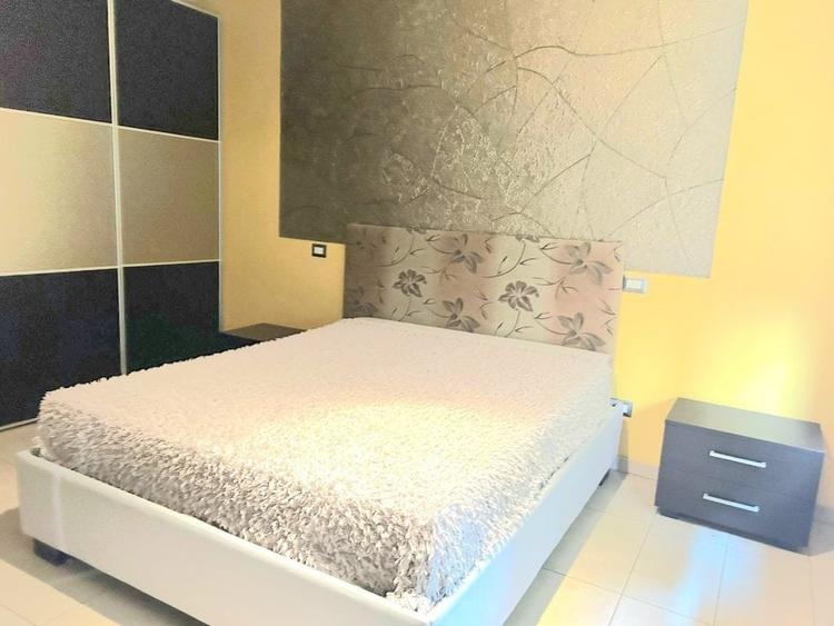 Terasa mare cu vedere catre Gradina Mitropoliei. Unirii 2 camere de vanzare - 11