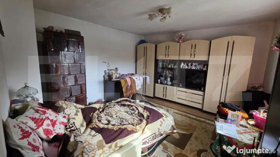 Casa de vanzare, cu 4 camere, 120 mp, teren de 700 mp, zona - 12