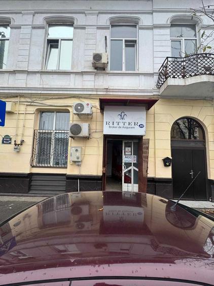 De vanzare spatiu comercial hala traian cu chirias - 1