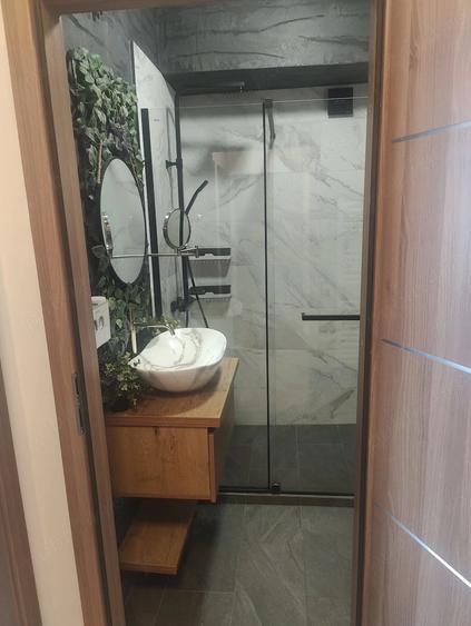 Apartament cu 3 camere decomandat în Iosia