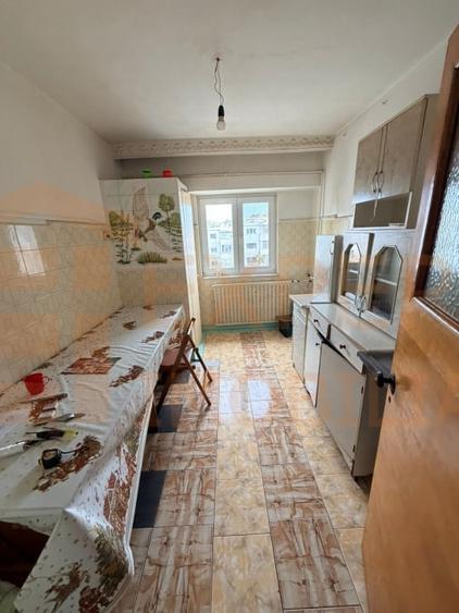 Apartament 3 camere, situat in zona Dacia - 5