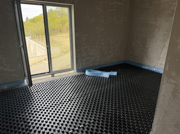 Casă cu 4 camere în Exterior Vest