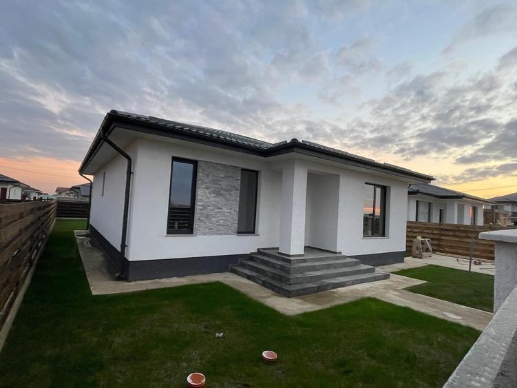 Crevedia, Casa Individuala, teren suprafata 500 mp, Finisaje premium - 1