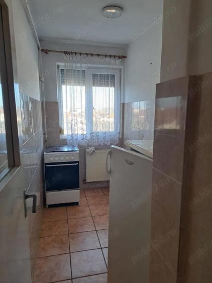 Apartament 2 camere de vanzare , 14 MAI , Nufarului , et. 4 semidecomandat , 41.500 euro neg . - 7
