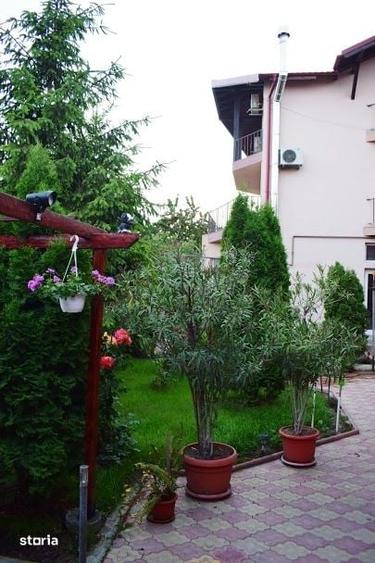 Casă cu 8 camere decomandat cu Teren 250 Mp în Nord