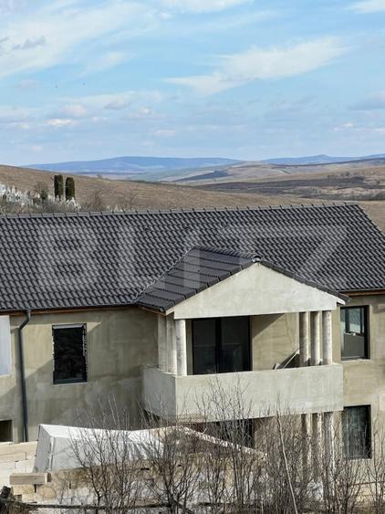 Casa cu 4 camere cu panorama in centrul Dezmirului! - 1